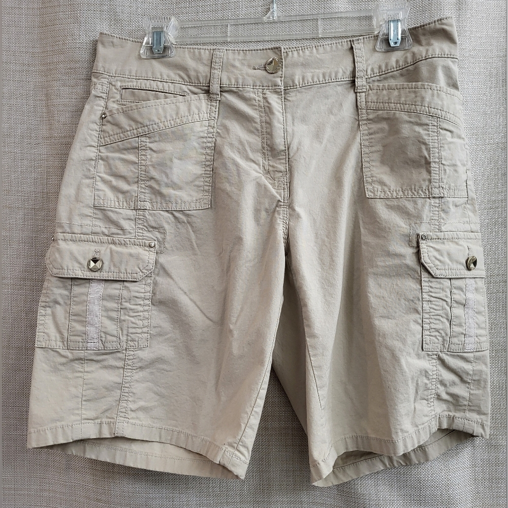 White House Black Market Women's Khaki Bermuda Shorts Cargo Stud Stretch Size 6